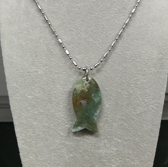 Moss Agate Fish Necklace Natural Gemstone Crystal Fish Pendant Stainless-Steel - Picture 5 of 14